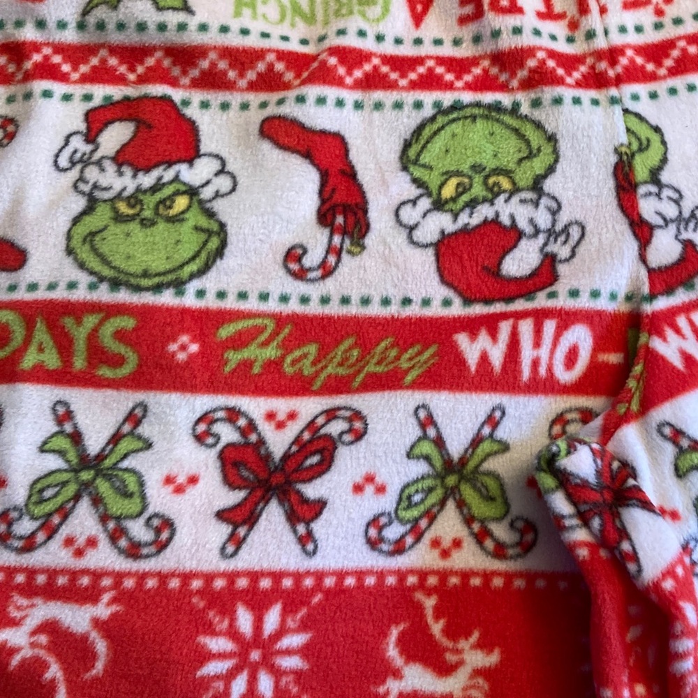 Dr. Seuss Red and Green Grinch Pajama Set “Don’t Be A Grinch” - Picture 6 of 10